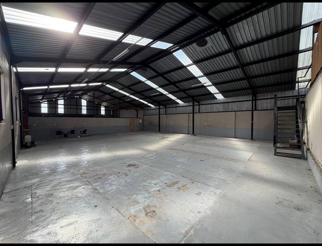 849M² WAREHOUSE TO LET IN CHLOORKOP